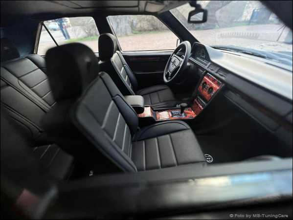 1:18 Mercedes Benz 500 E 6.5L BRABUS - Black Edition